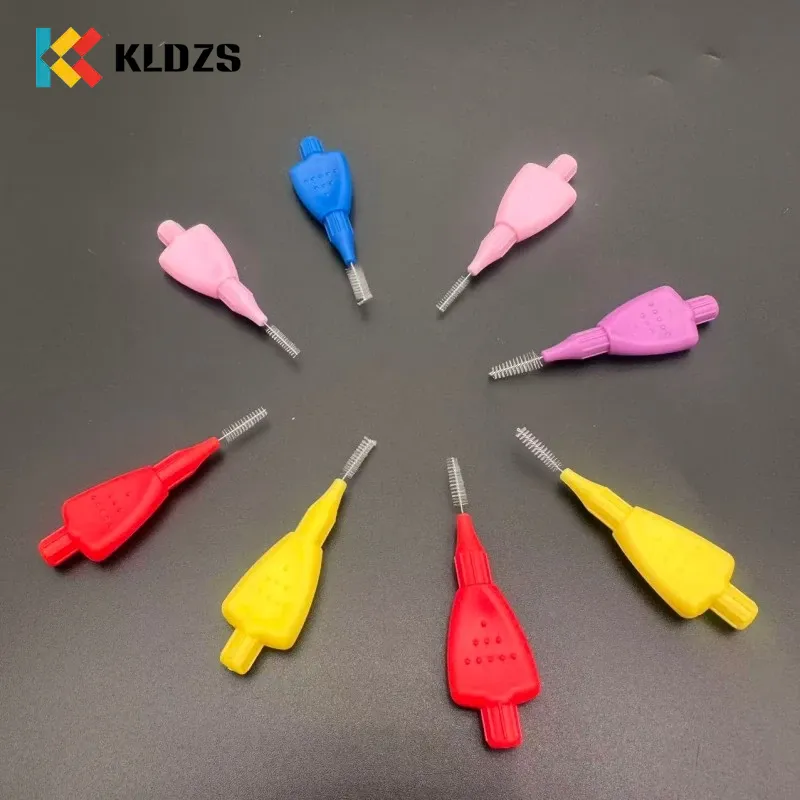 Repülőgép alakú fogközi kefe